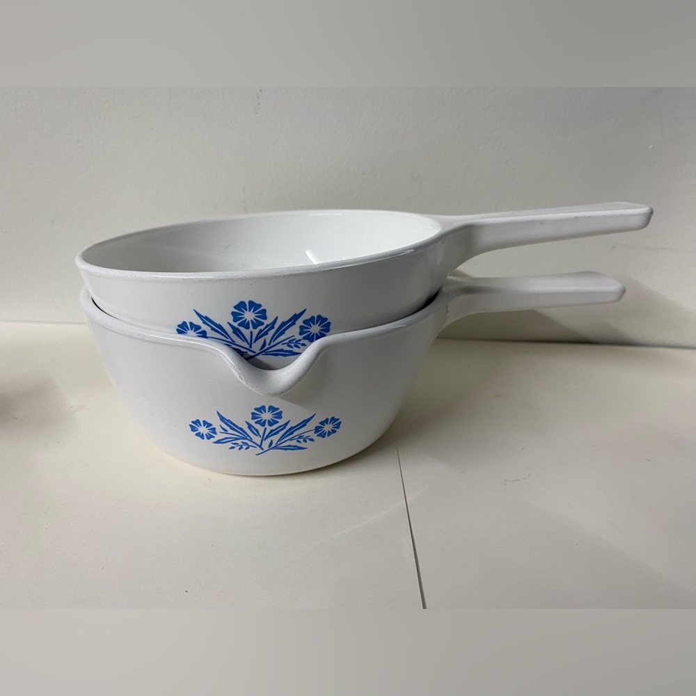 White and Blue Floral Pouring Saucepan Set - Vintage-Style Home Kitchen